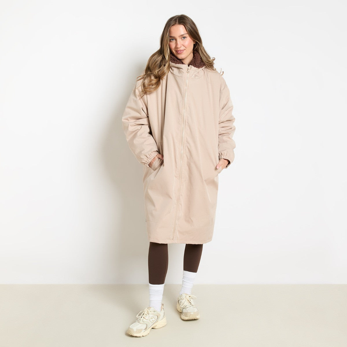 Adults Water Resistant Sherpa Drying Robe - Beige 🇬🇧
