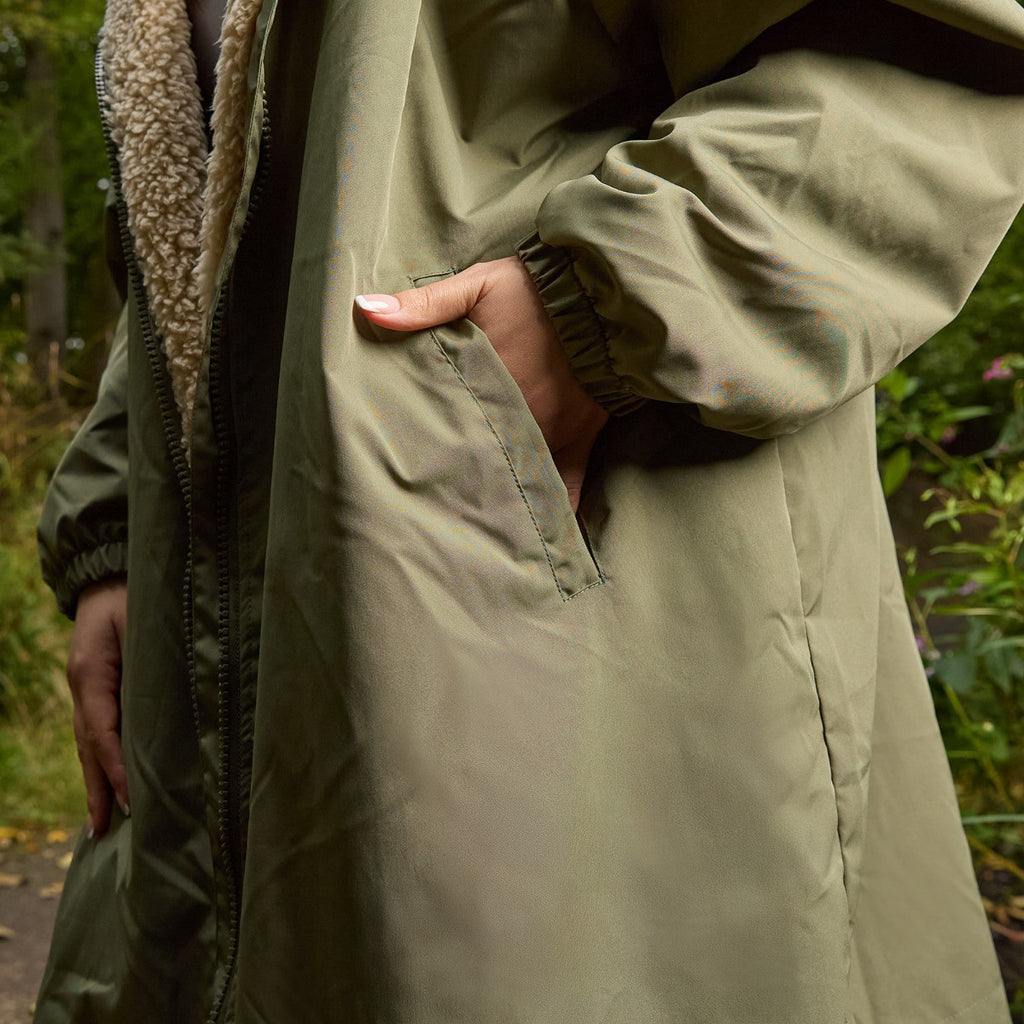 Adults Water Resistant Sherpa Drying Robe - Khaki/Beige 🇬🇧