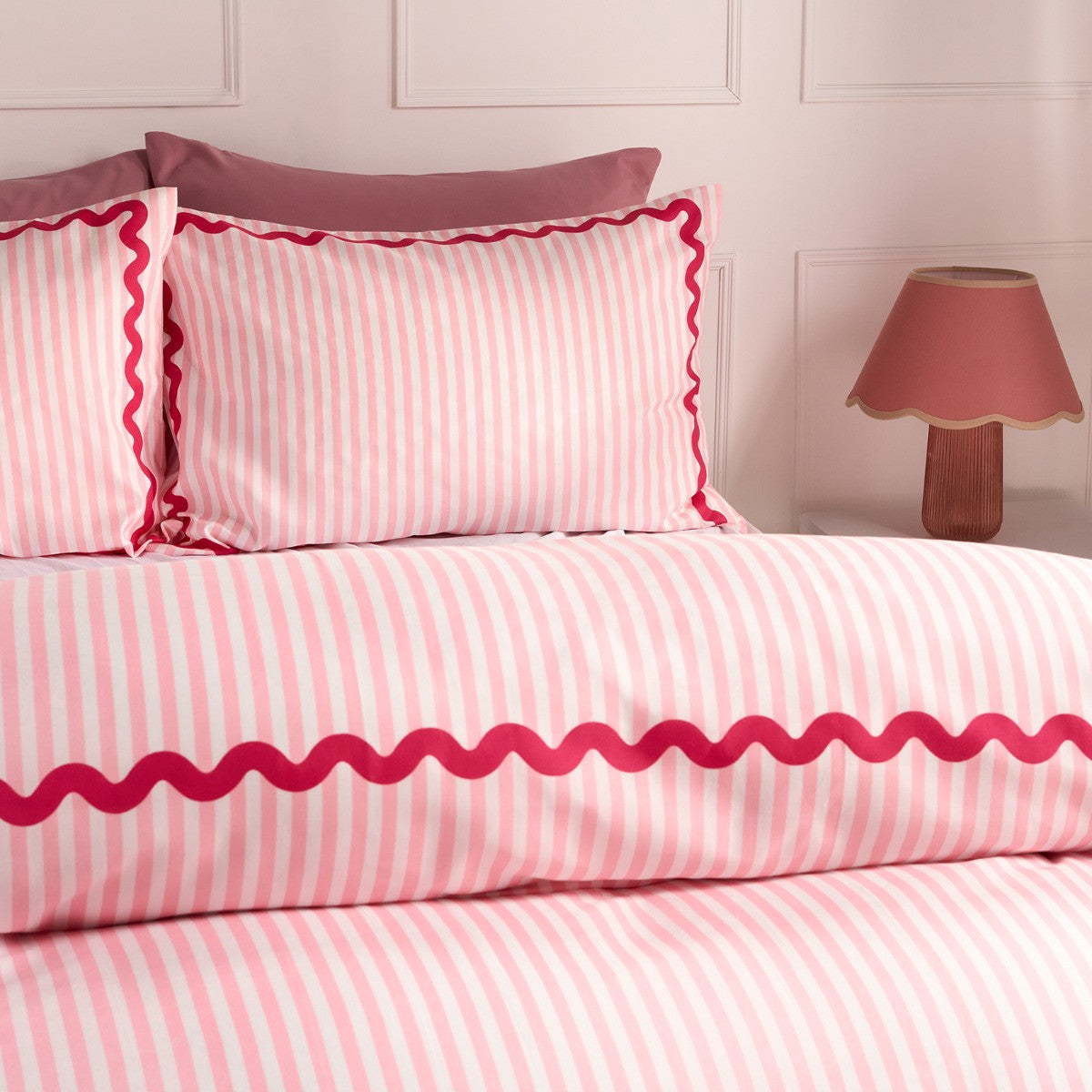 Wave Border Stripe Print Duvet Set - Pink 🇬🇧
