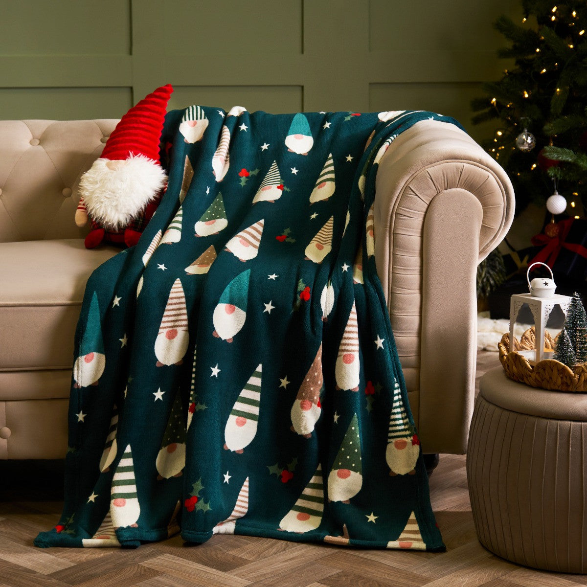 Gonk Print Christmas Throw - Green 🇬🇧