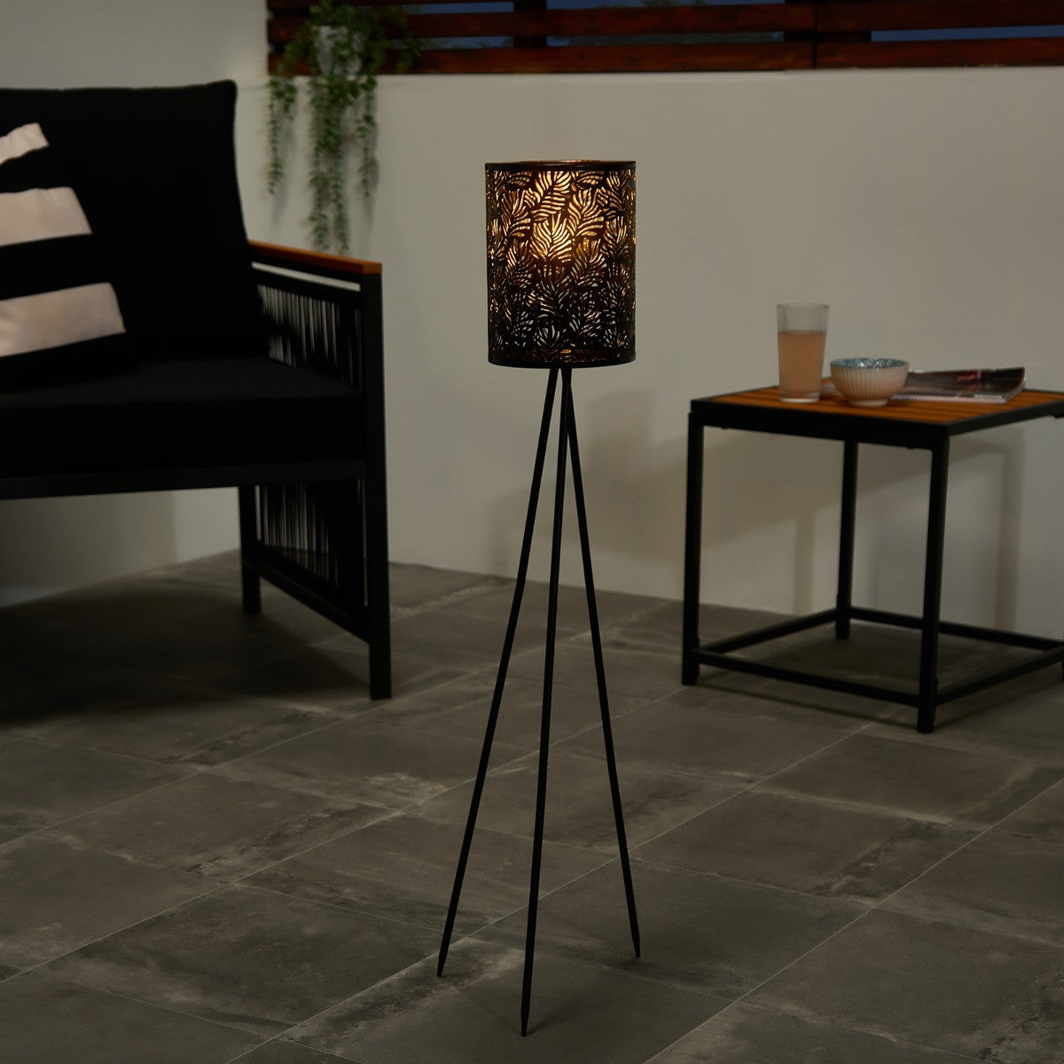Solar Metal Floor Lamp - Black 🇬🇧