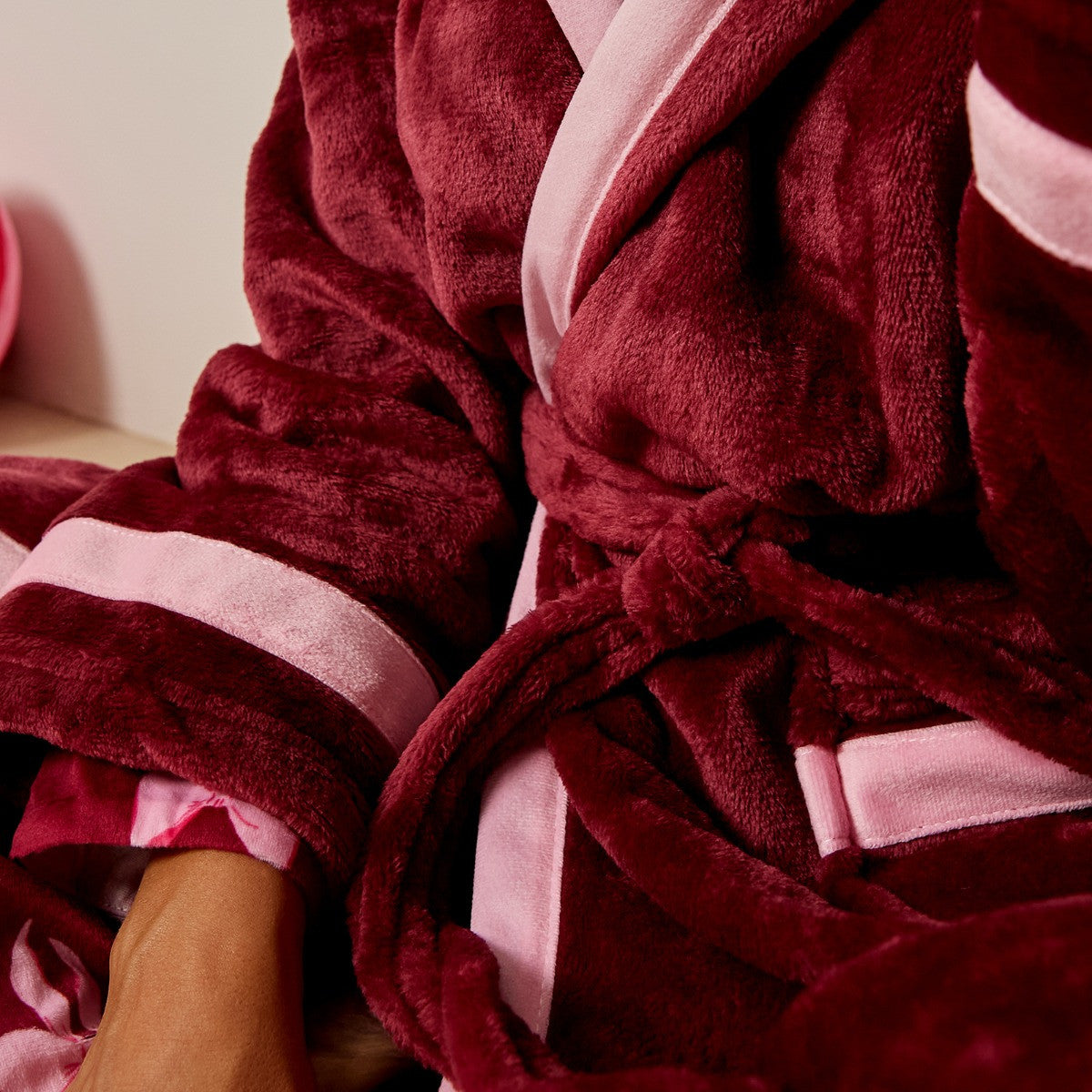 Flannel Fleece Piped Edge Dressing Gown, Adults - Burgundy/Pink 🇬🇧