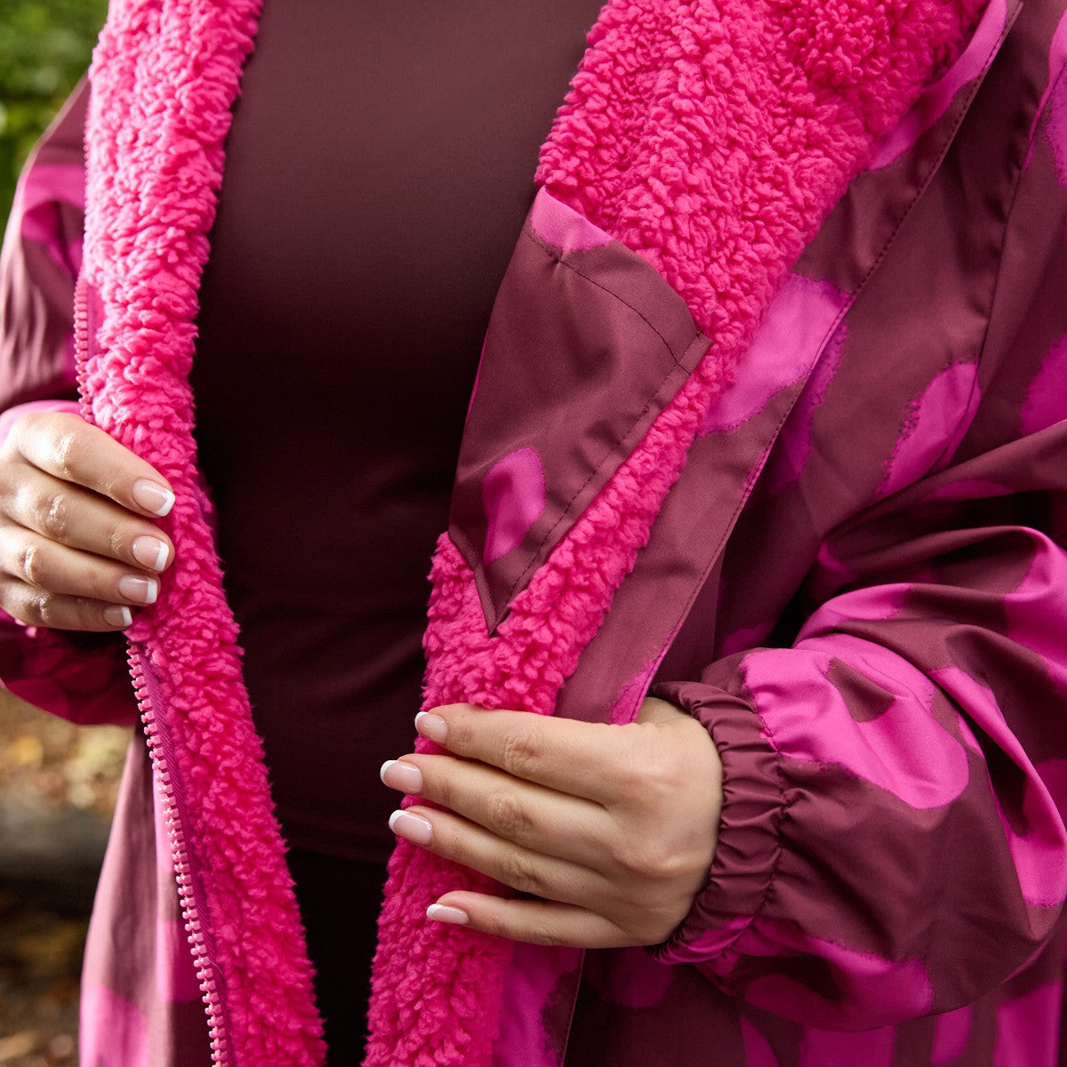 Adults Water Resistant Sherpa Drying Robe - Burgundy/Pink 🇬🇧