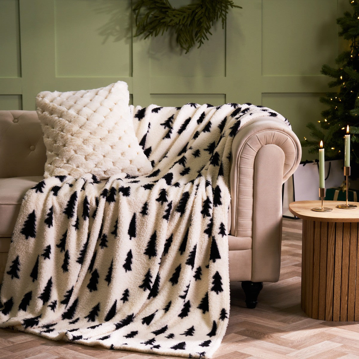 Christmas Tree Print Teddy Throw - Monochrome 🇬🇧