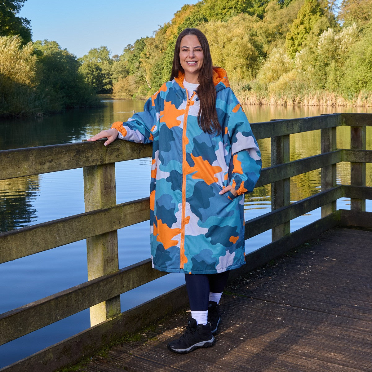 Adults Water Resistant Camo Sherpa Drying Robe - Blue/Orange 🇬🇧