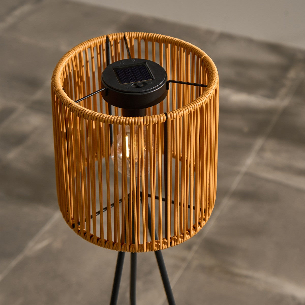 Solar Rattan Floor Lamp 🇬🇧