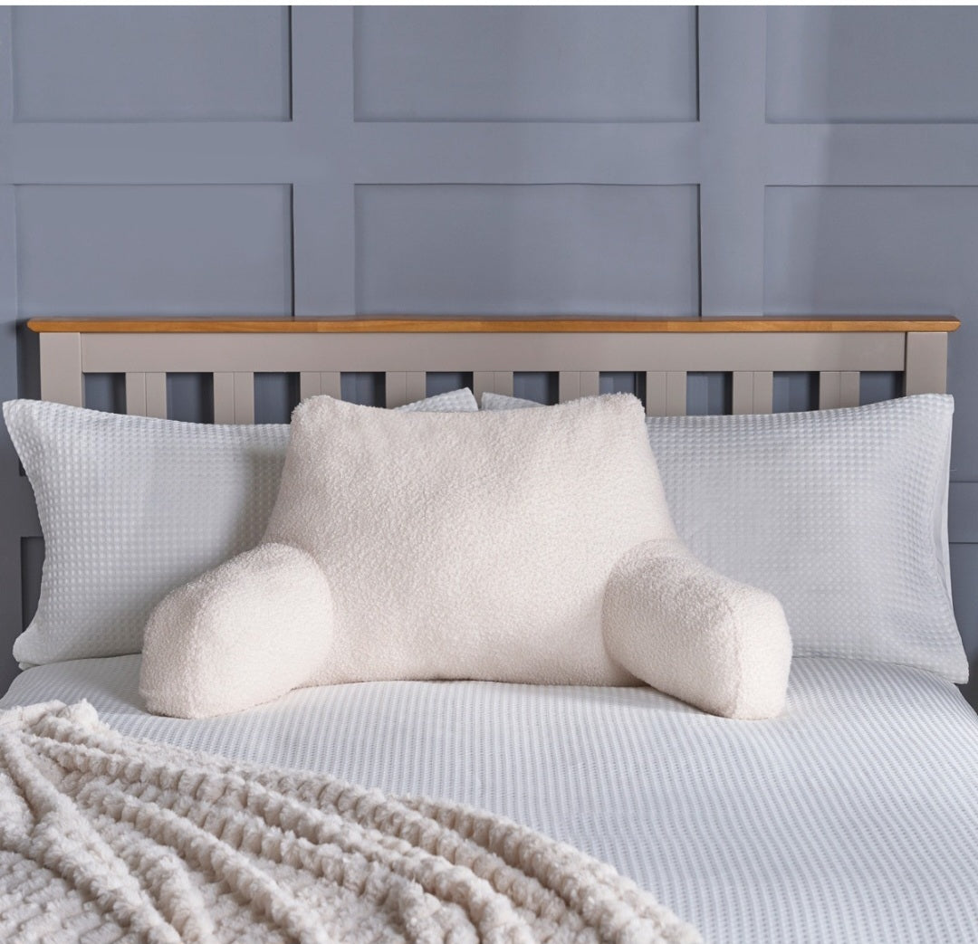 Boucle Cuddle Cushion 🇬🇧