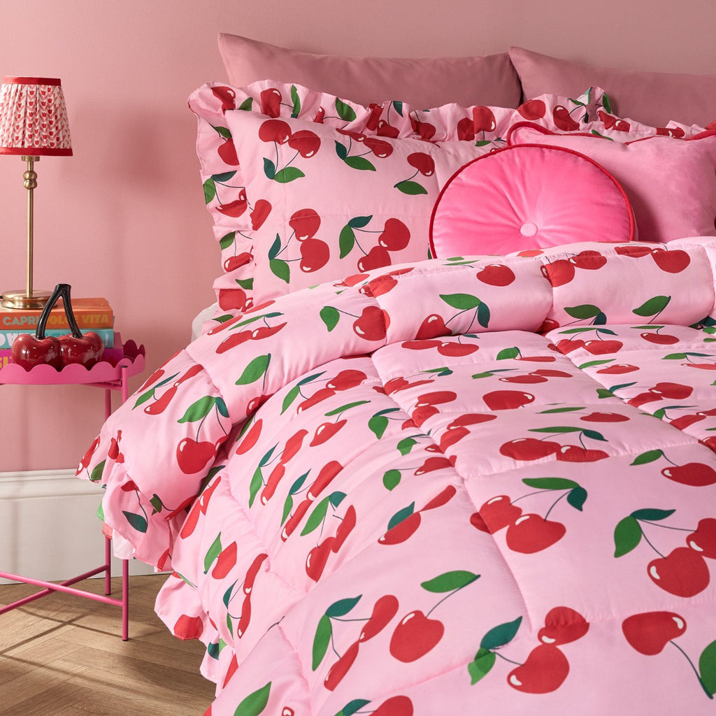 Cherry Print Frill Edge Coverless 7.5 Tog Duvet Set - Pink/Red 🇬🇧