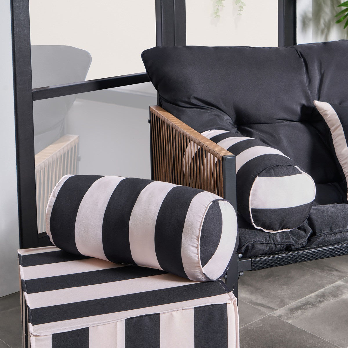 Indoor/Outdoor Bolster Pillow 🇬🇧