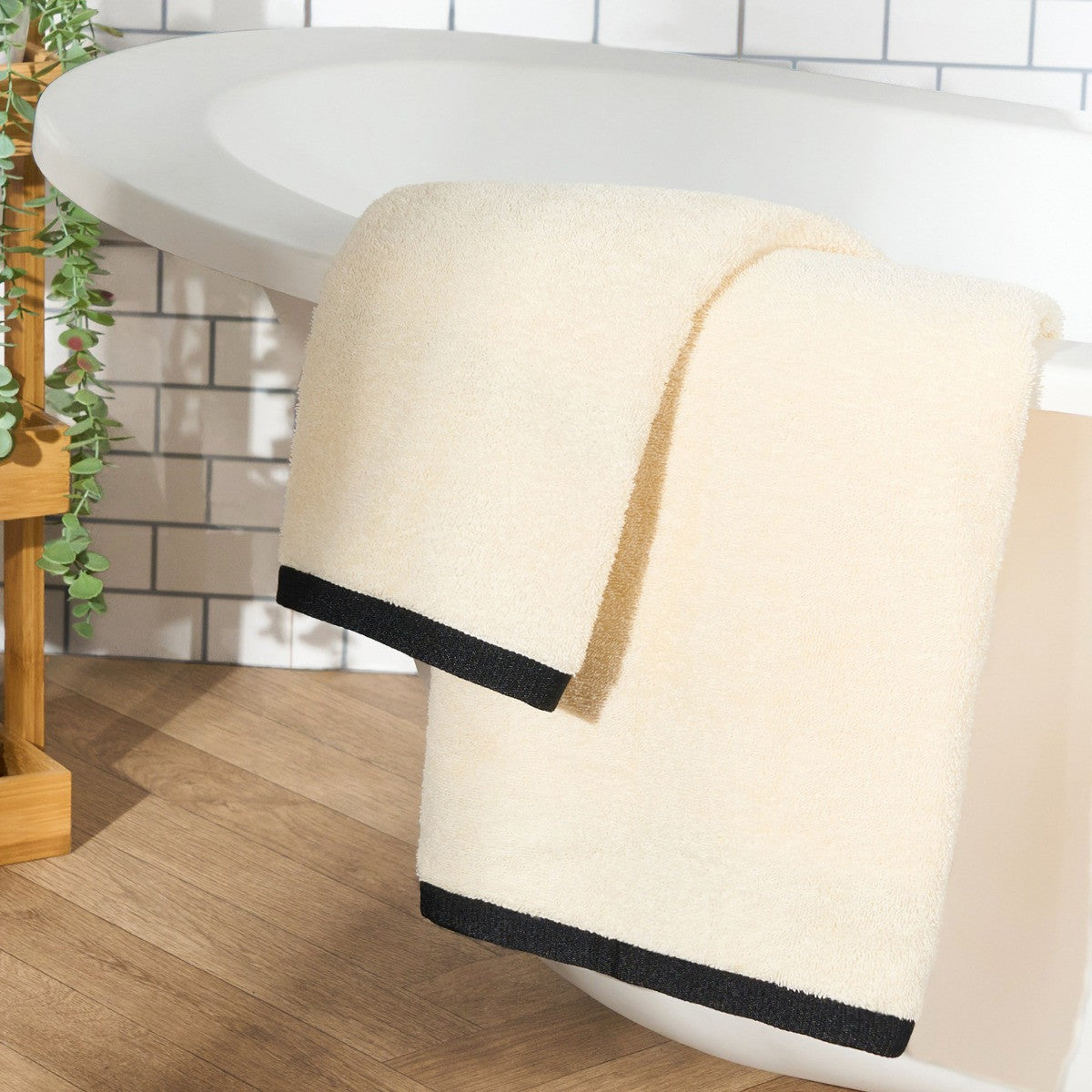 100% Cotton Border Trim Towel - Cream/Black 🇬🇧
