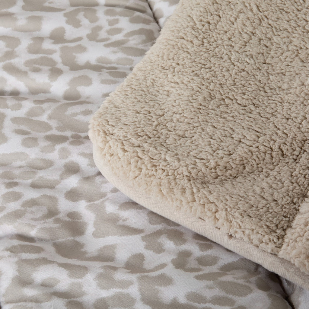 Leopard Print Coverless Sherpa Fleece 10.5 Tog Duvet Set - Stone 🇬🇧