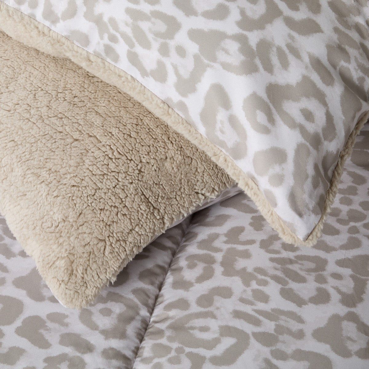 Leopard Print Coverless Sherpa Fleece 10.5 Tog Duvet Set - Stone 🇬🇧