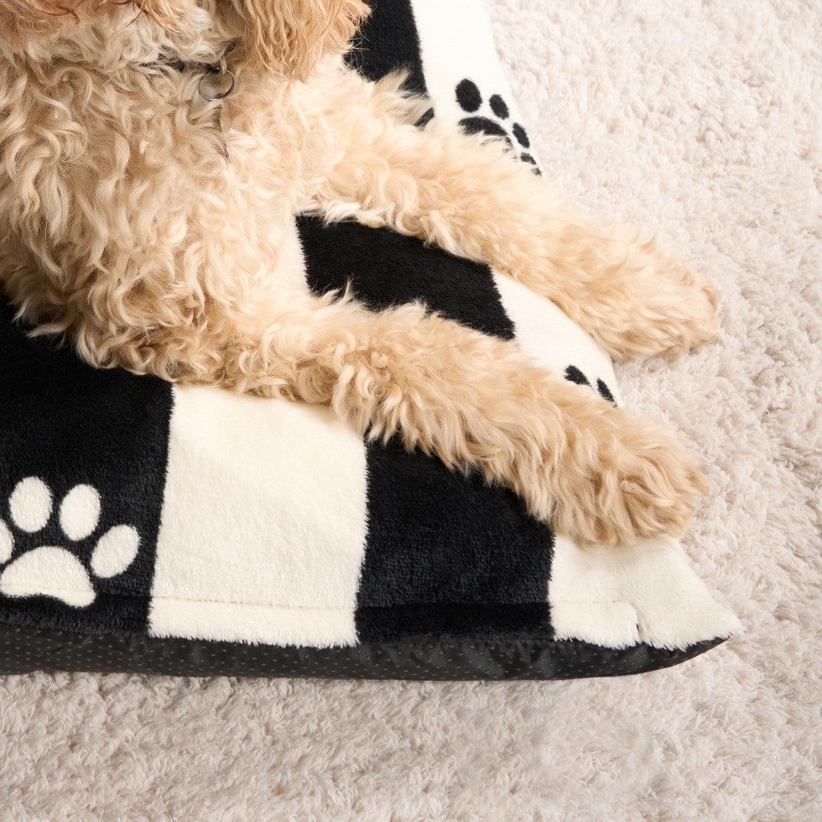 Stripe Paw Print Pet Bed 🇬🇧