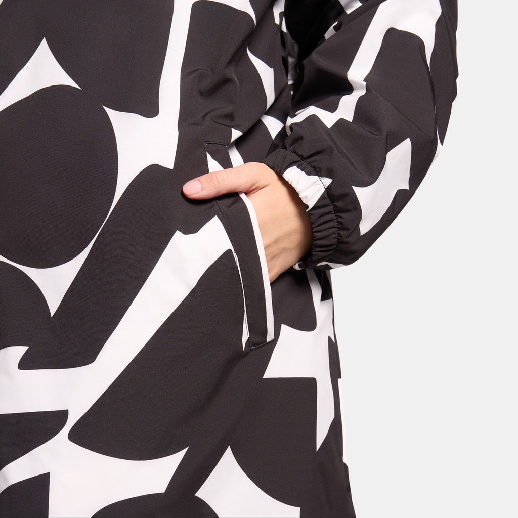 Adults Water Resistant Geometric Print Sherpa Drying Robe - Monochrome 🇬🇧