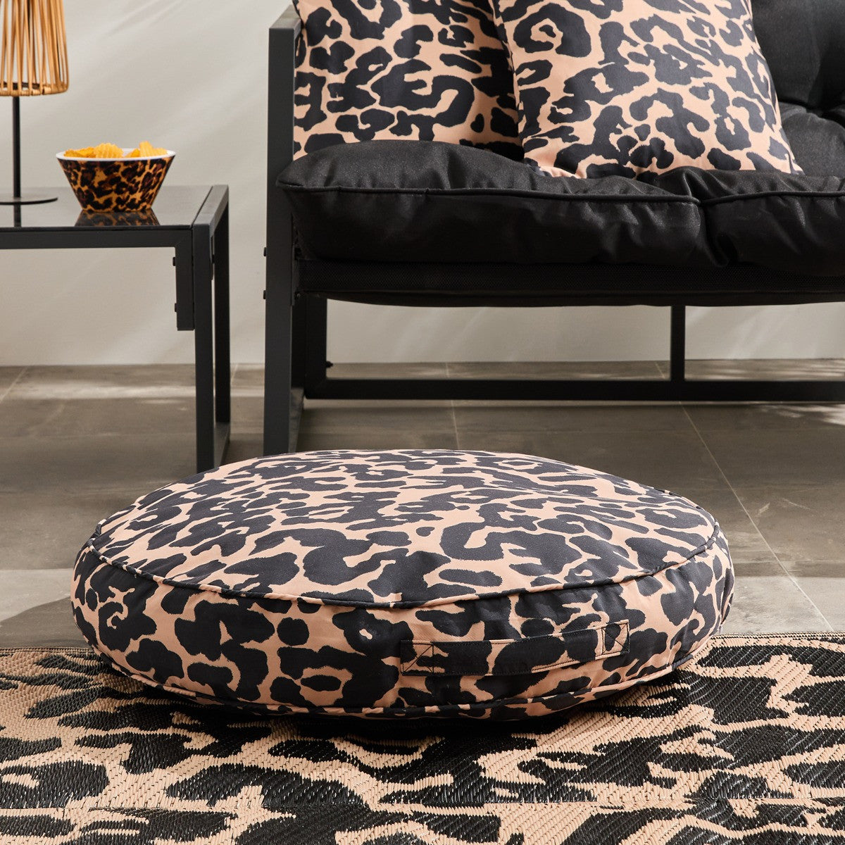 Round Filled Cushion - Assorted colours 🇬🇧