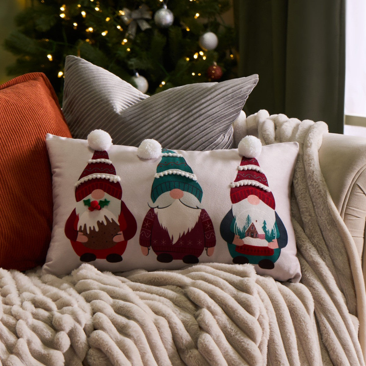 Traditional Christmas Gonk Cushion - Cream 🇬🇧