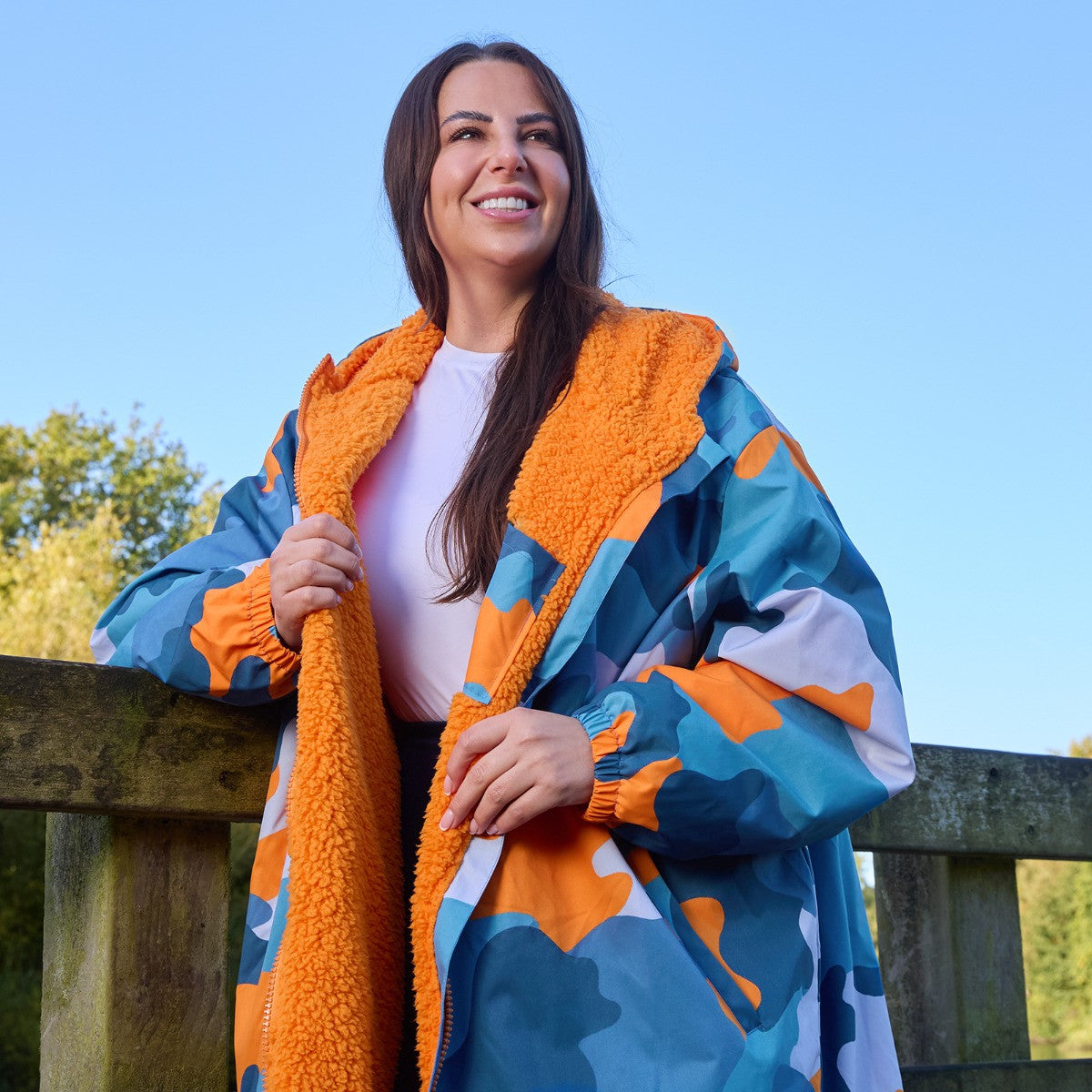 Adults Water Resistant Camo Sherpa Drying Robe - Blue/Orange 🇬🇧