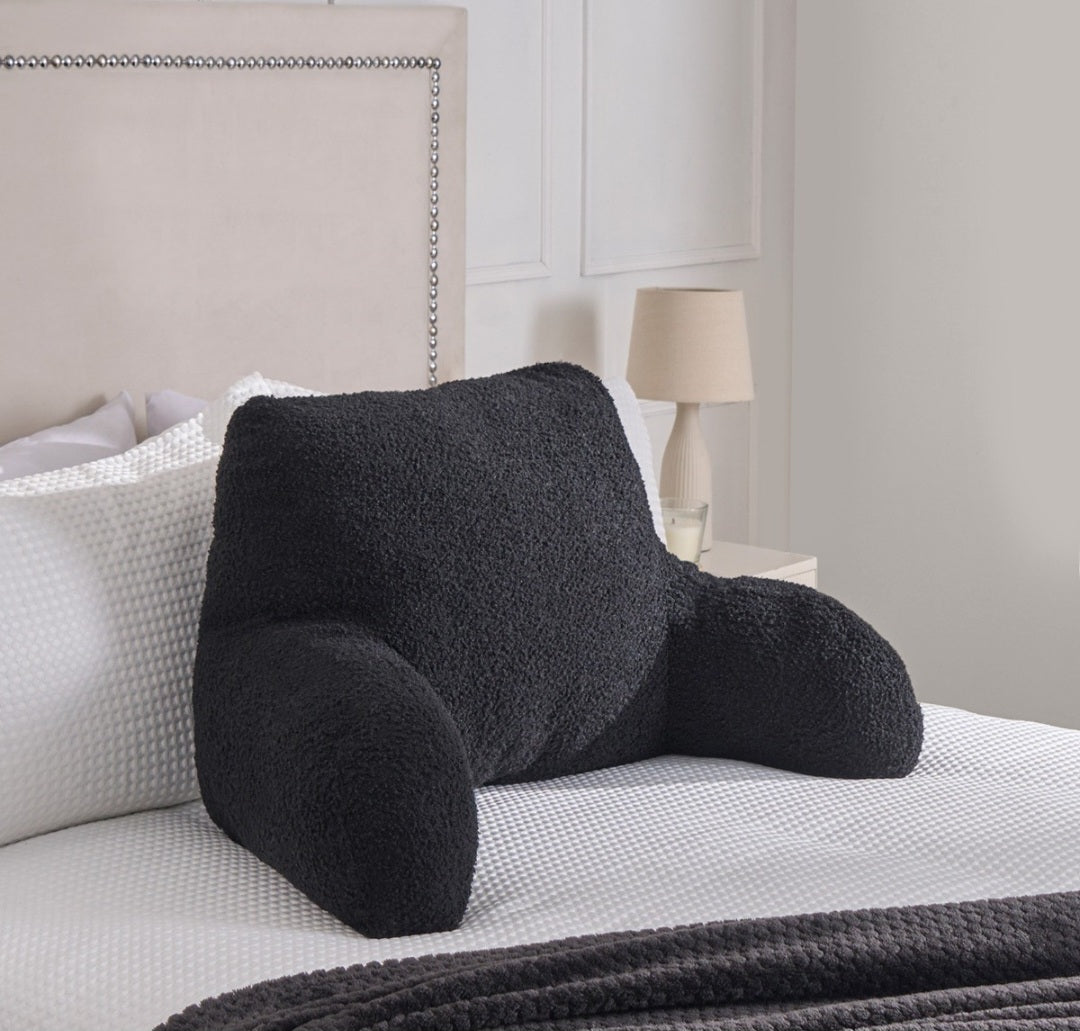 Boucle Cuddle Cushion 🇬🇧