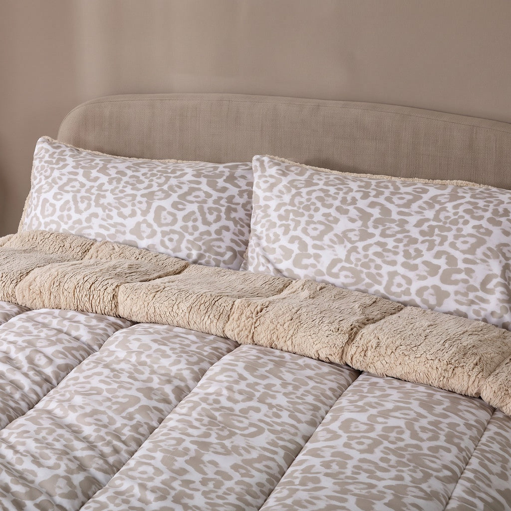 Leopard Print Coverless Sherpa Fleece 10.5 Tog Duvet Set - Stone 🇬🇧