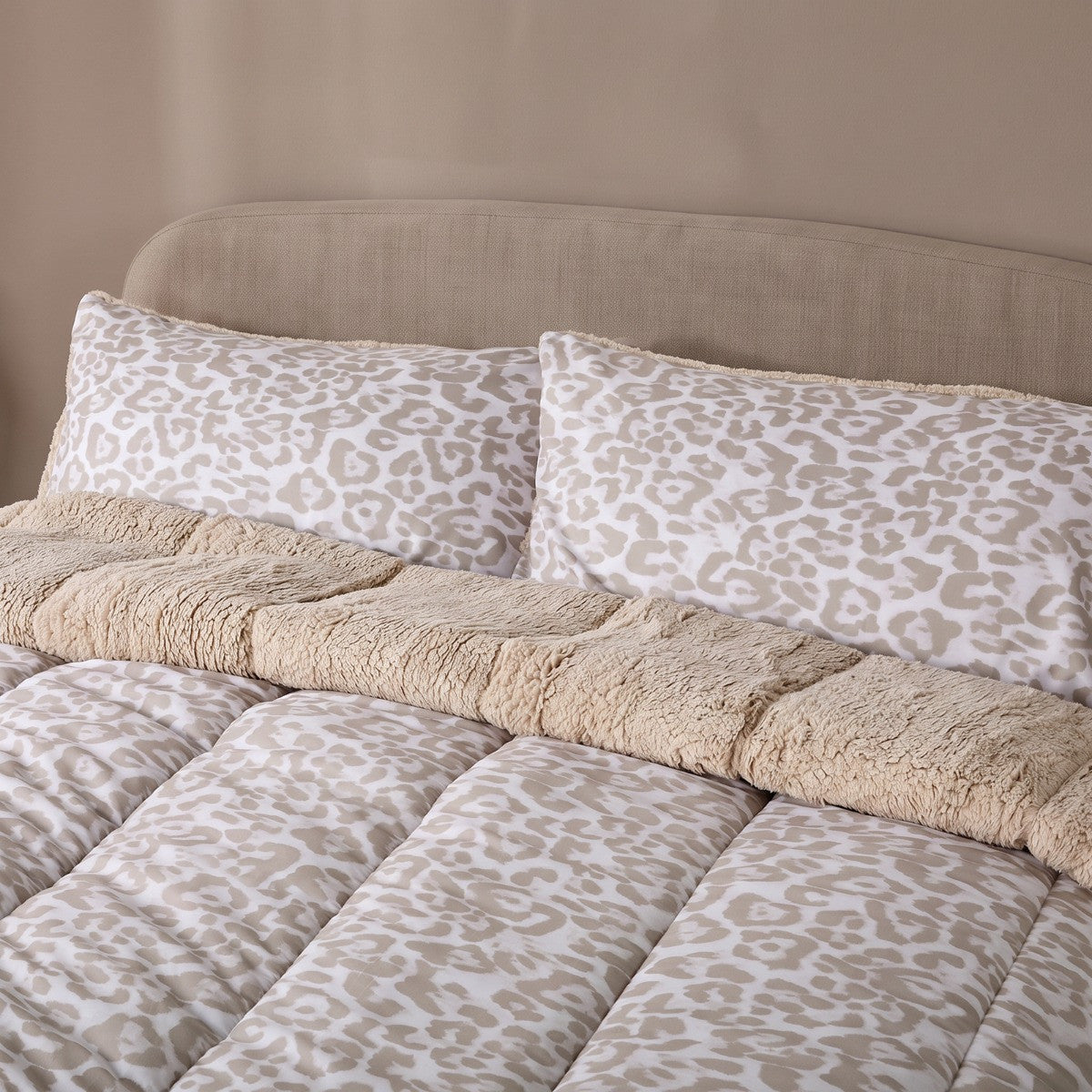 Leopard Print Coverless Sherpa Fleece 10.5 Tog Duvet Set - Stone 🇬🇧