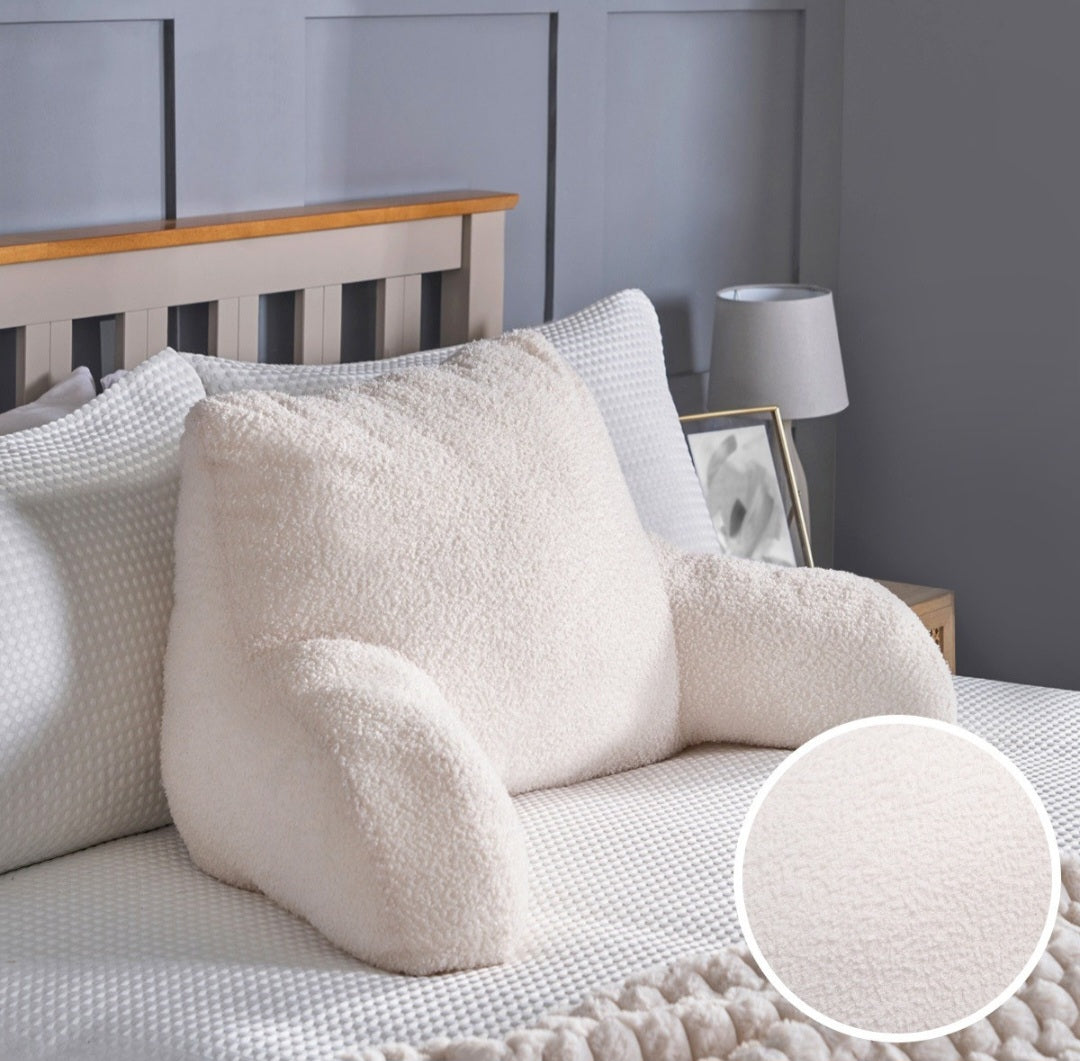 Boucle Cuddle Cushion 🇬🇧