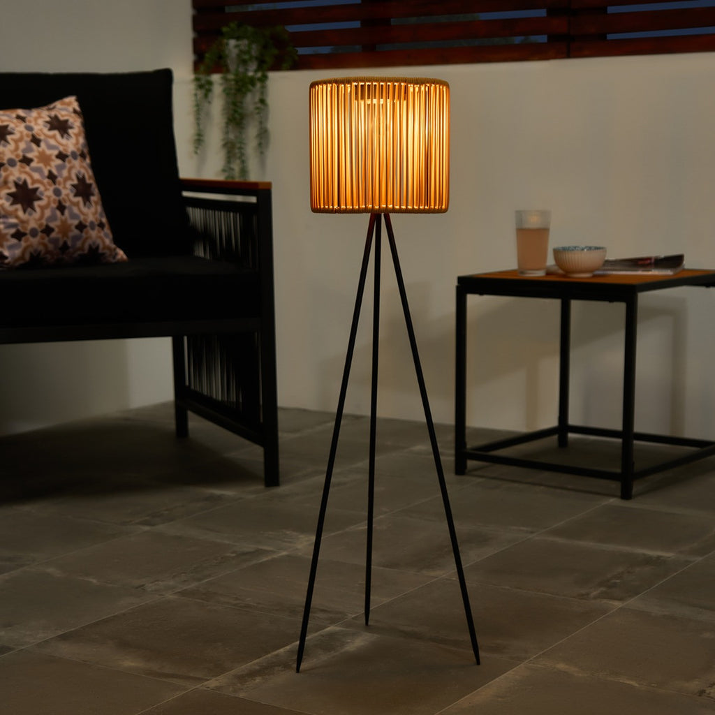 Solar Rattan Floor Lamp 🇬🇧