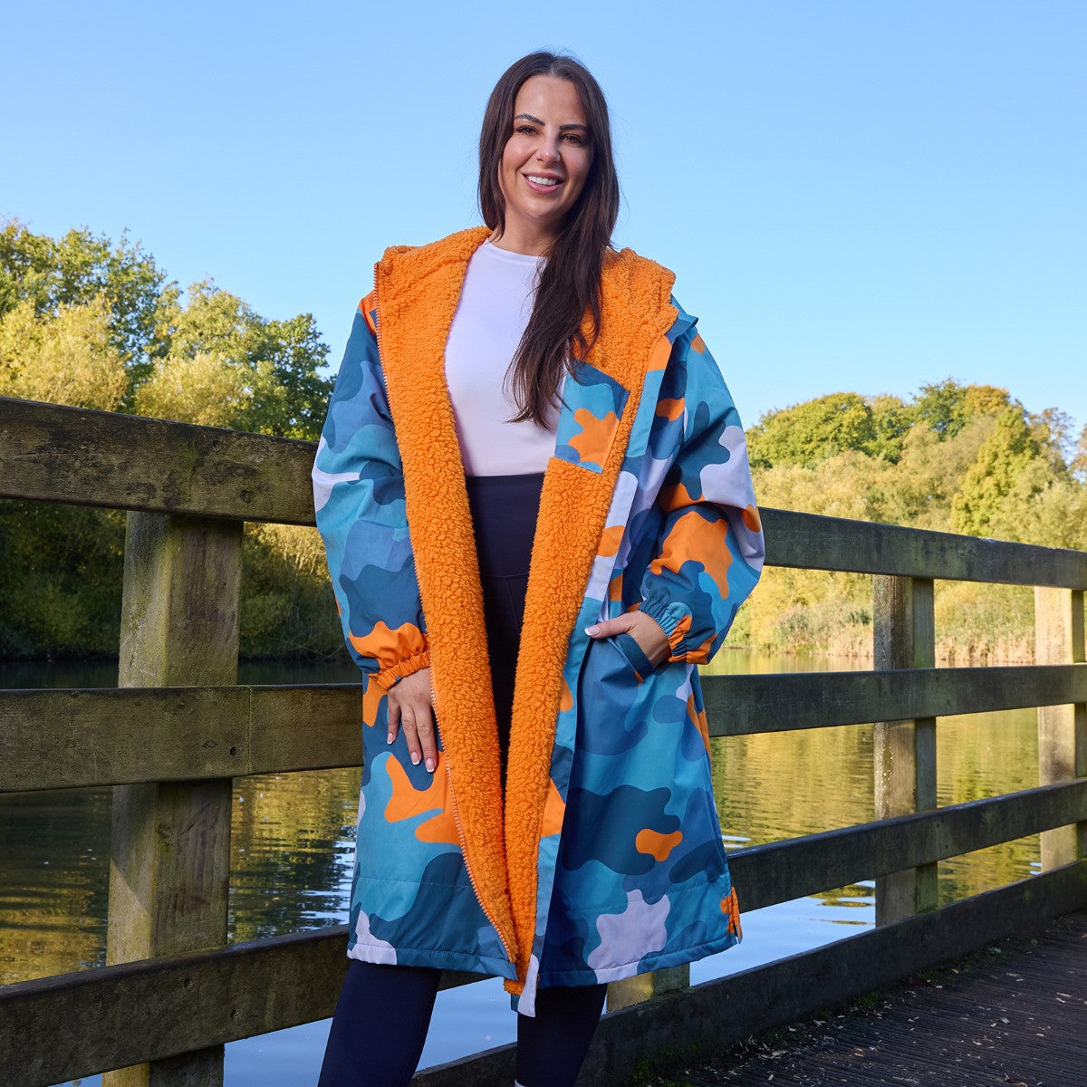 Adults Water Resistant Camo Sherpa Drying Robe - Blue/Orange 🇬🇧