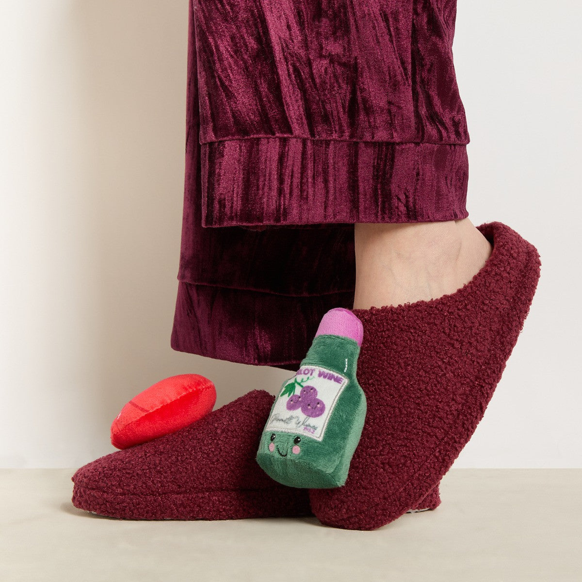 Cheese & Wine Boucle Slippers - Burgundy 🇬🇧