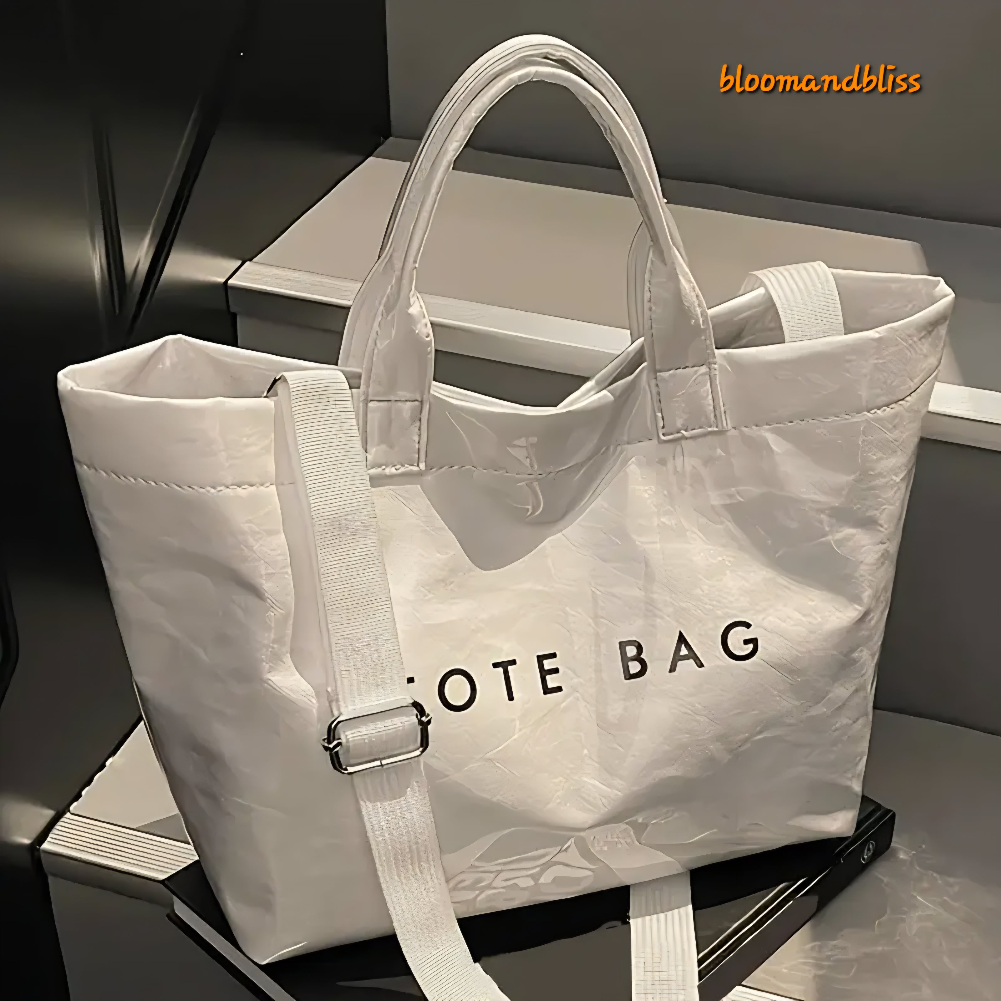Ladies tote bag with adjustable strap 🇨🇳