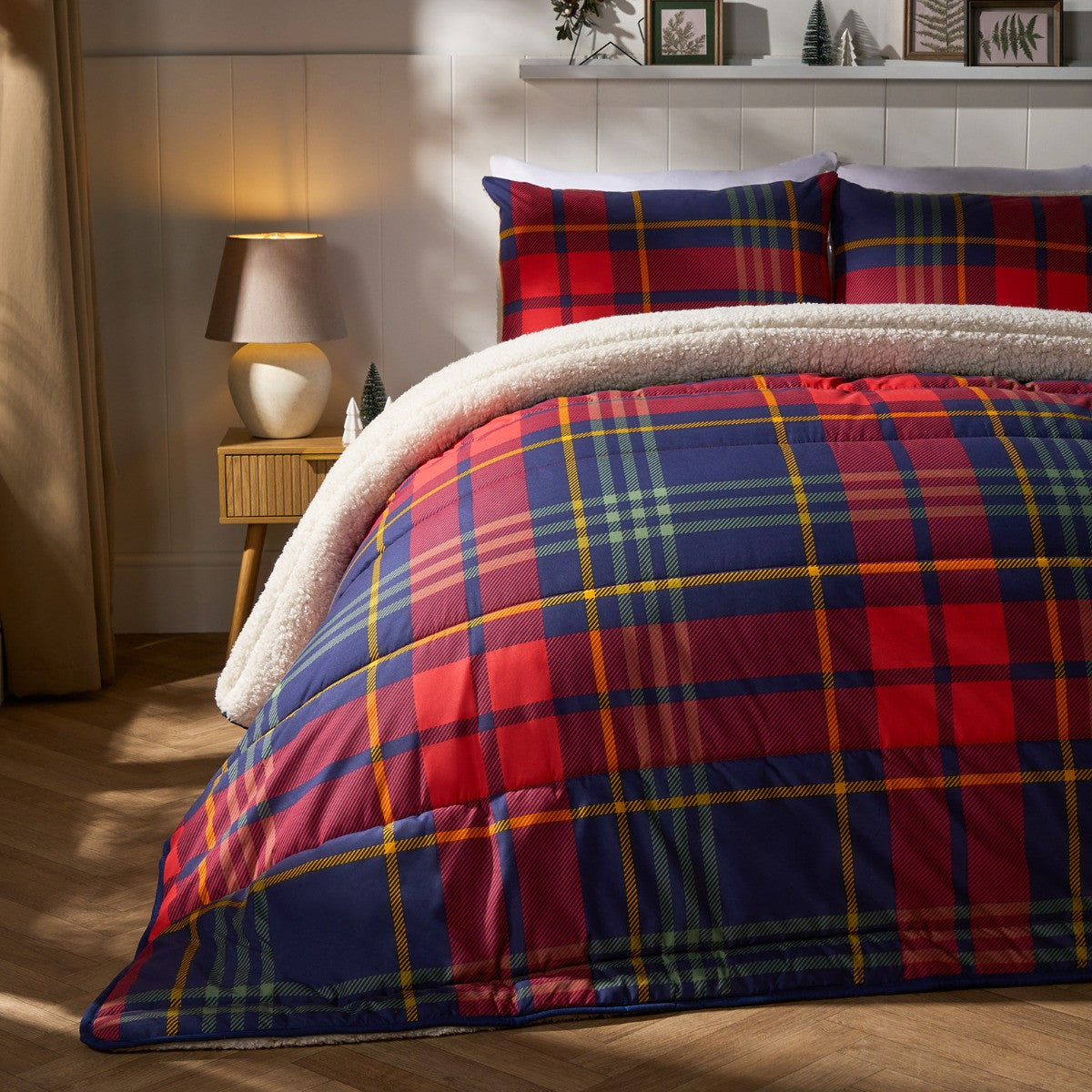Coverless Sherpa Reversible 10.5 Tog Duvet Set - Red/Navy
🇬🇧