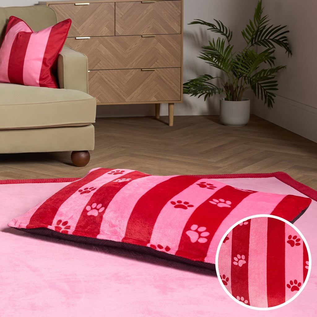 Stripe Paw Print Pet Bed 🇬🇧
