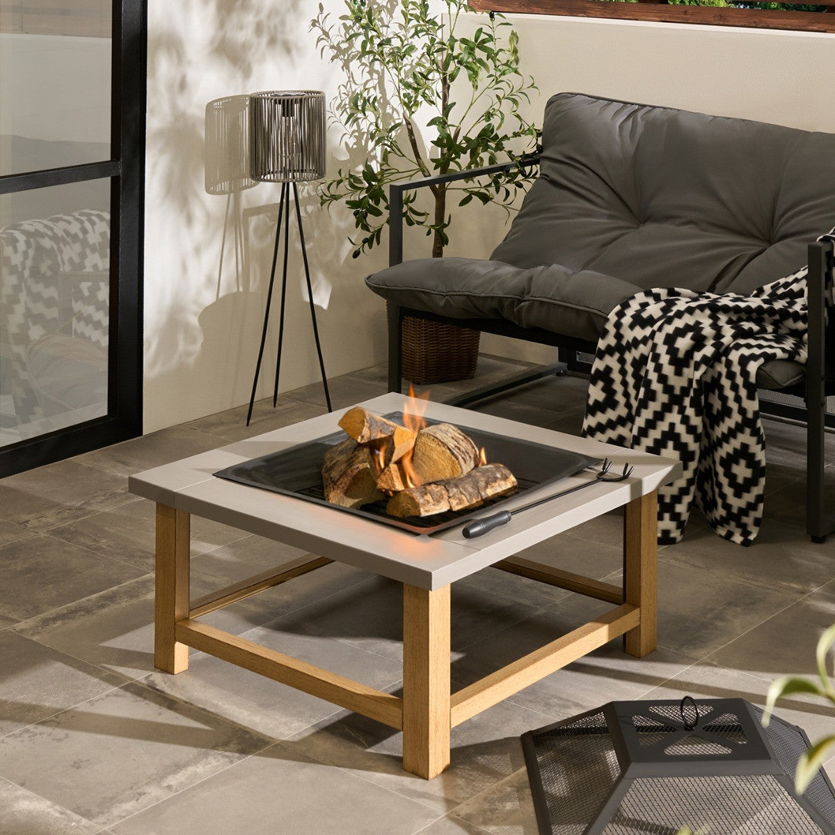 Square Outdoor Firepit with Cover & Poker - Grey 🇬🇧
