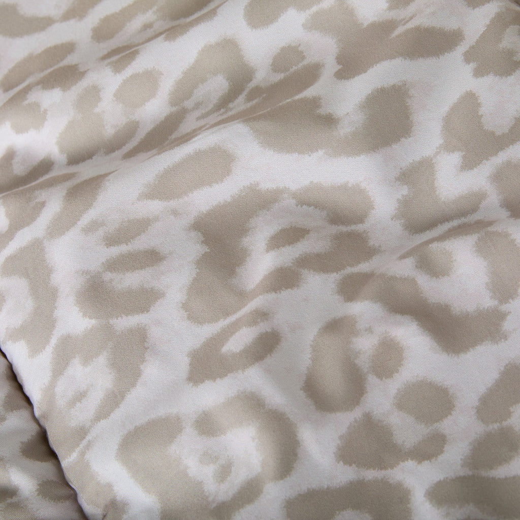 Leopard Print Coverless Sherpa Fleece 10.5 Tog Duvet Set - Stone 🇬🇧