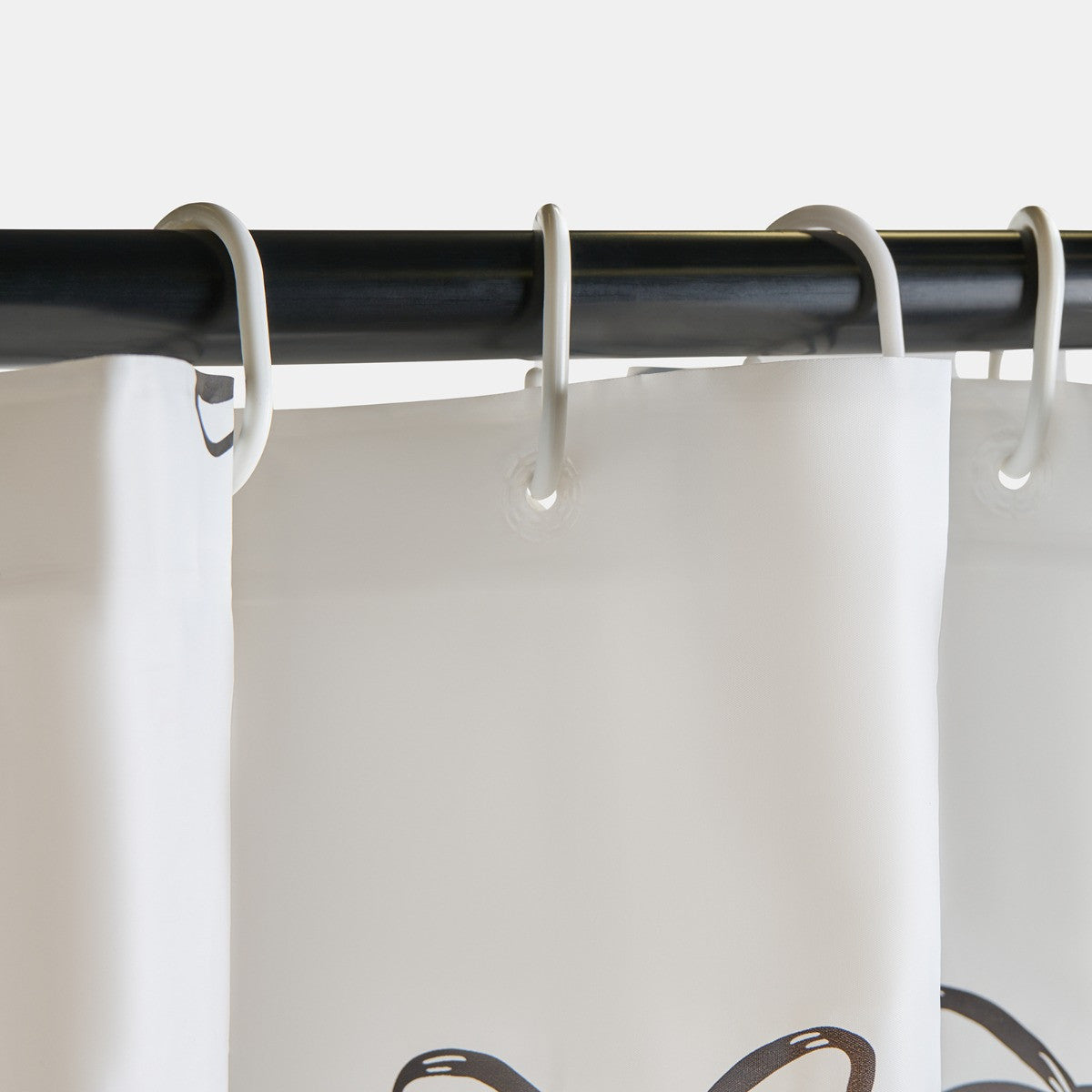 Bow Print Shower Curtain 🇬🇧