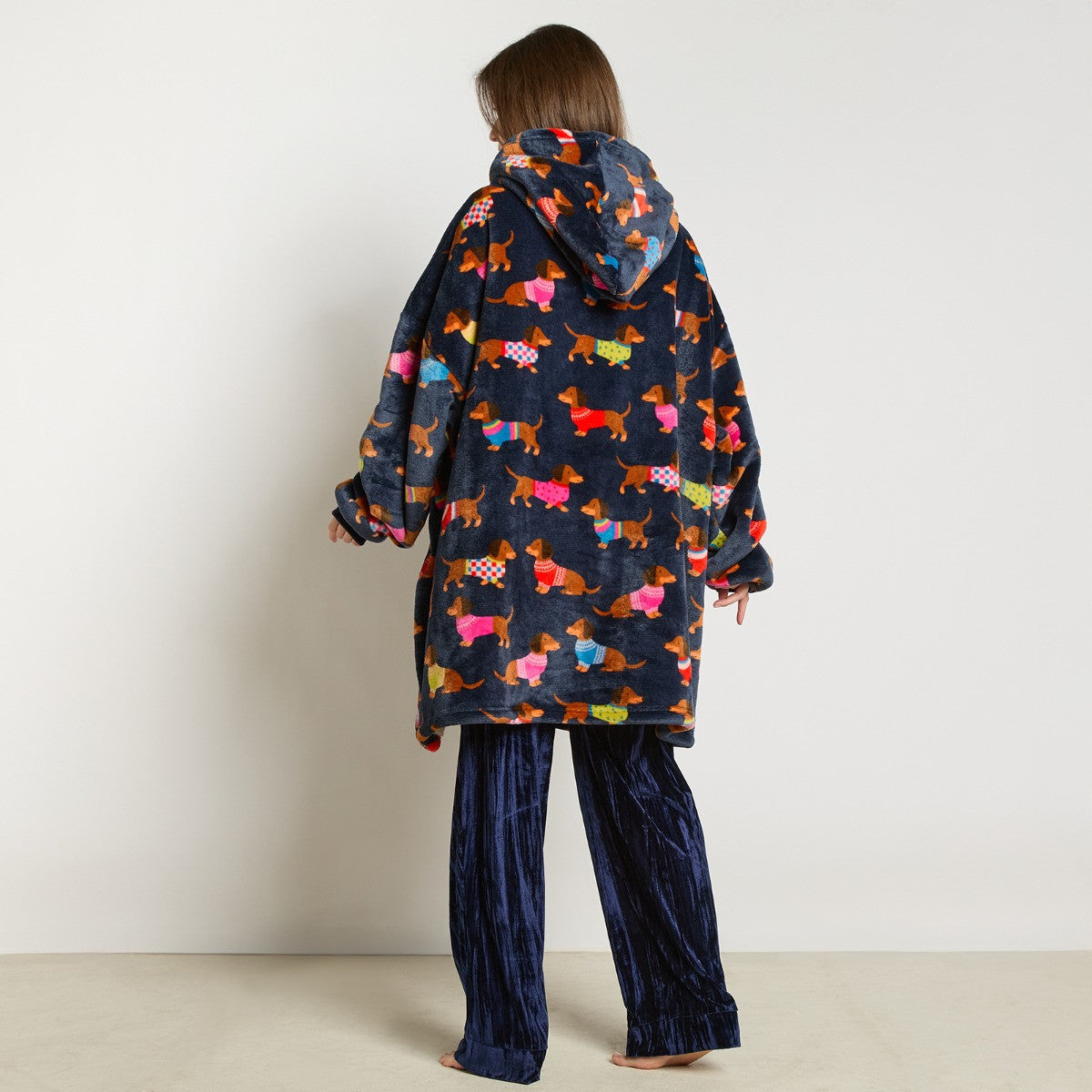 Sausage Dog Print Hoodie Blanket - Navy 🇬🇧