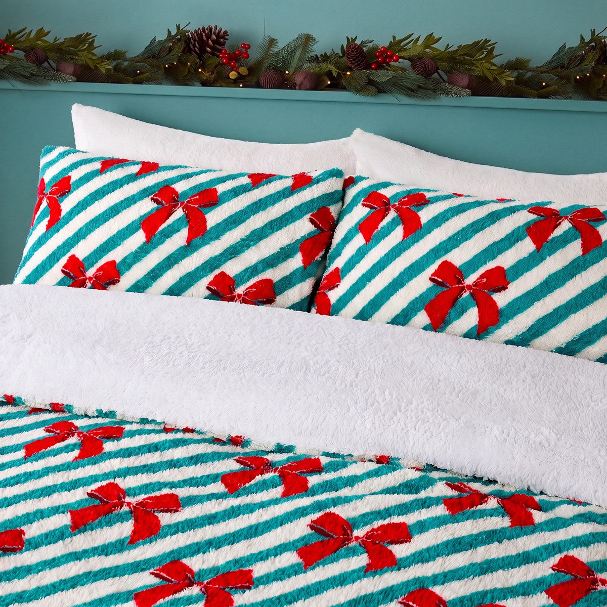 Bow Stripe Print Teddy Fleece Duvet Cover Set - Green/Red 🇬🇧