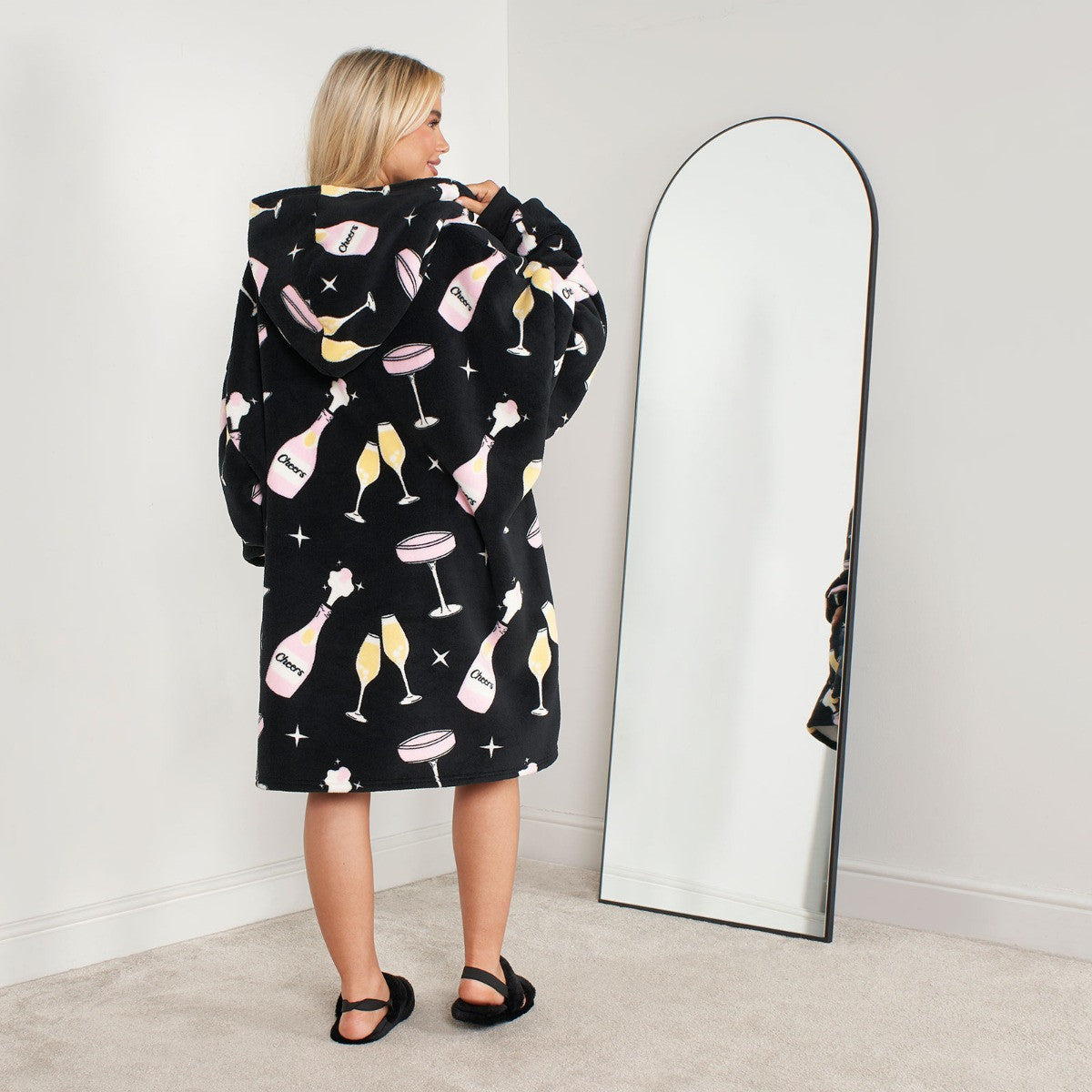 Champagne Print Hoodie Blanket, Black - Adults 🇬🇧