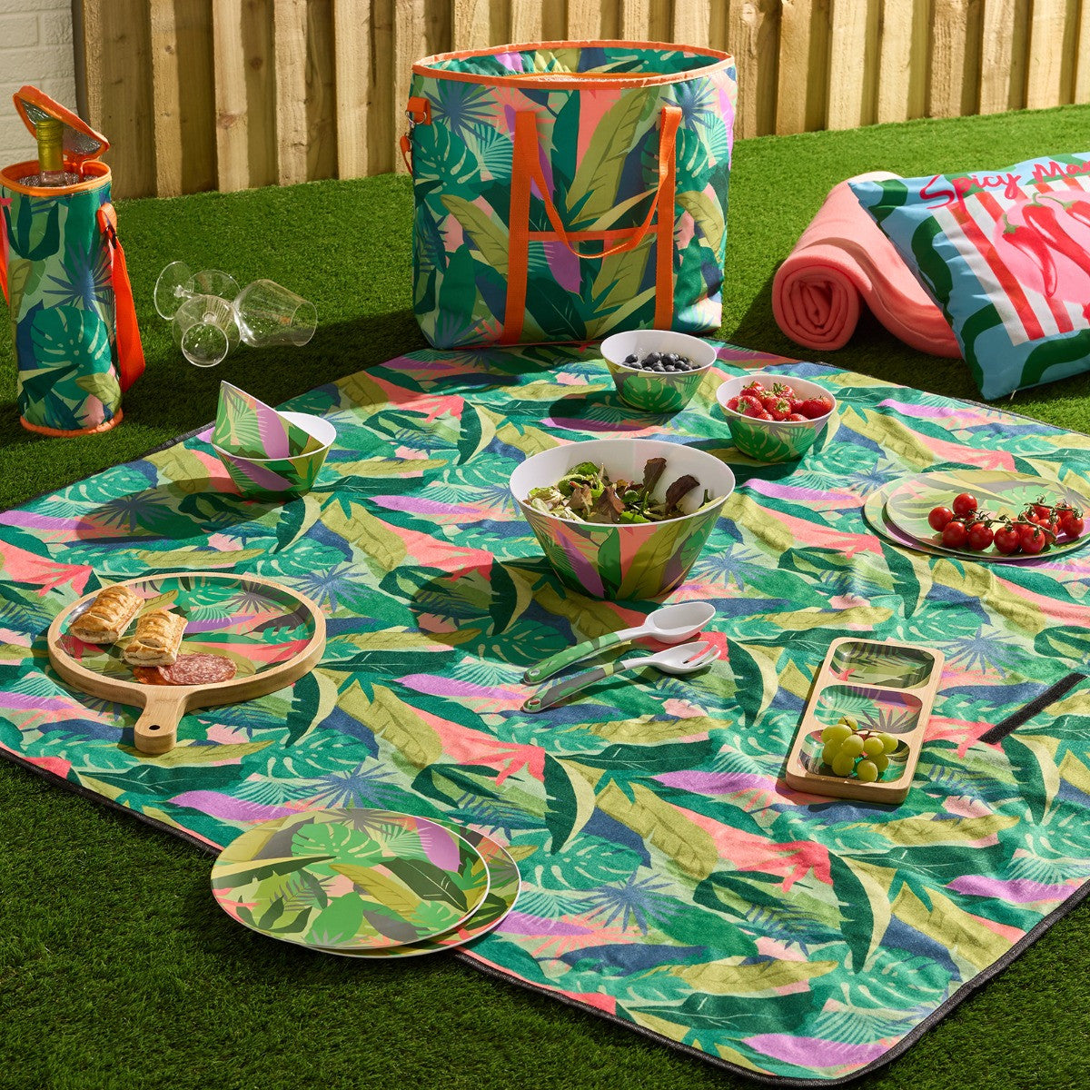Fruit Print Picnic Blanket 🇬🇧