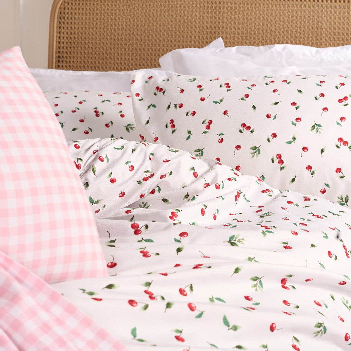 Ditsy Cherry Duvet Set - White/Red 🇬🇧
