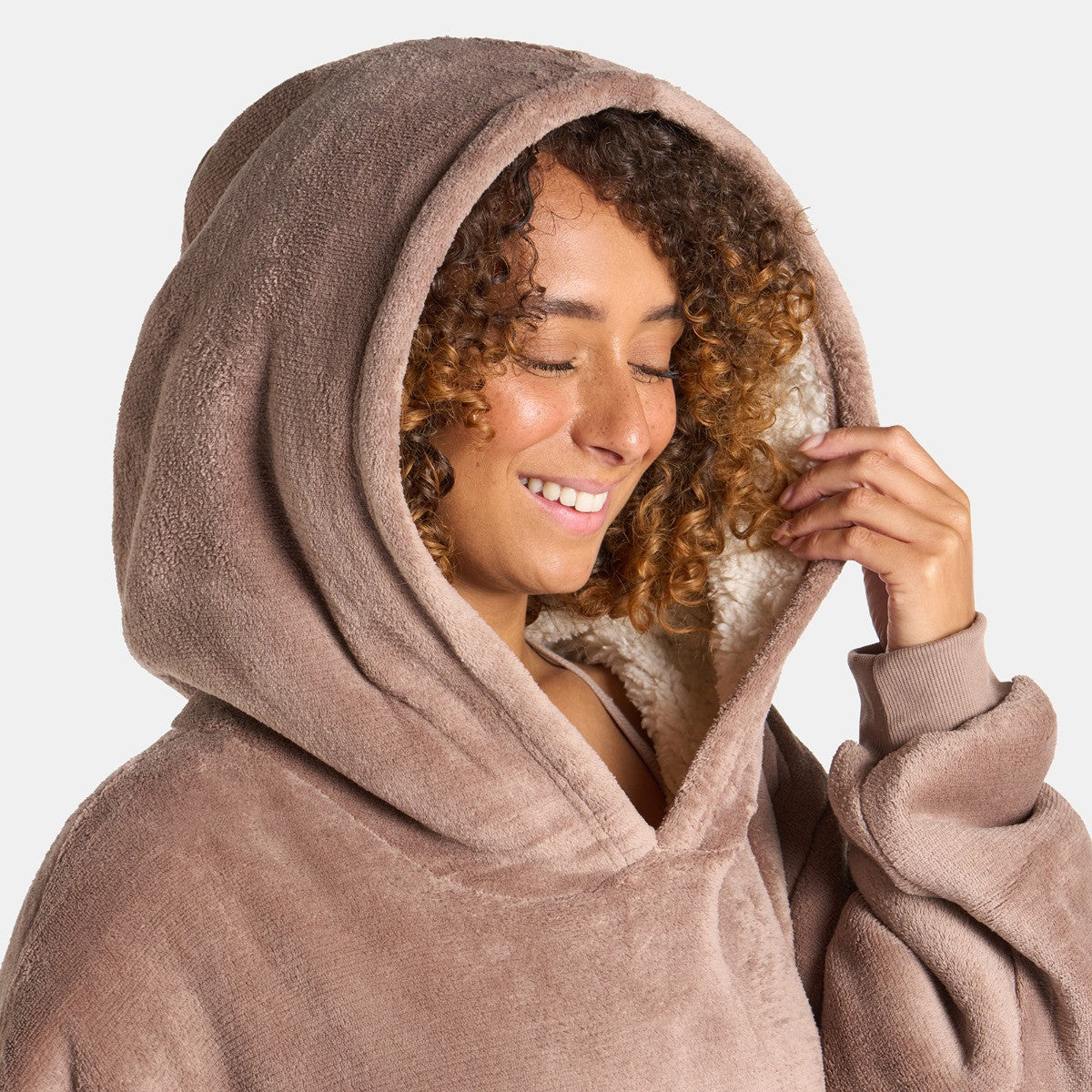 Adults Extra-Long Sherpa Hoodie Blanket - Mink 🇬🇧