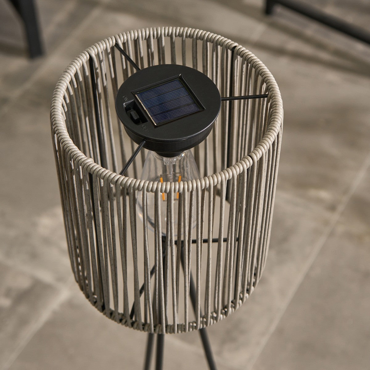 Solar Rattan Floor Lamp 🇬🇧