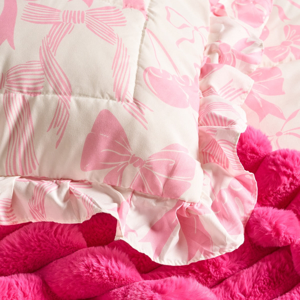 Bow Print Frill Edge Coverless 7.5 Tog Duvet Set - Pink 🇬🇧