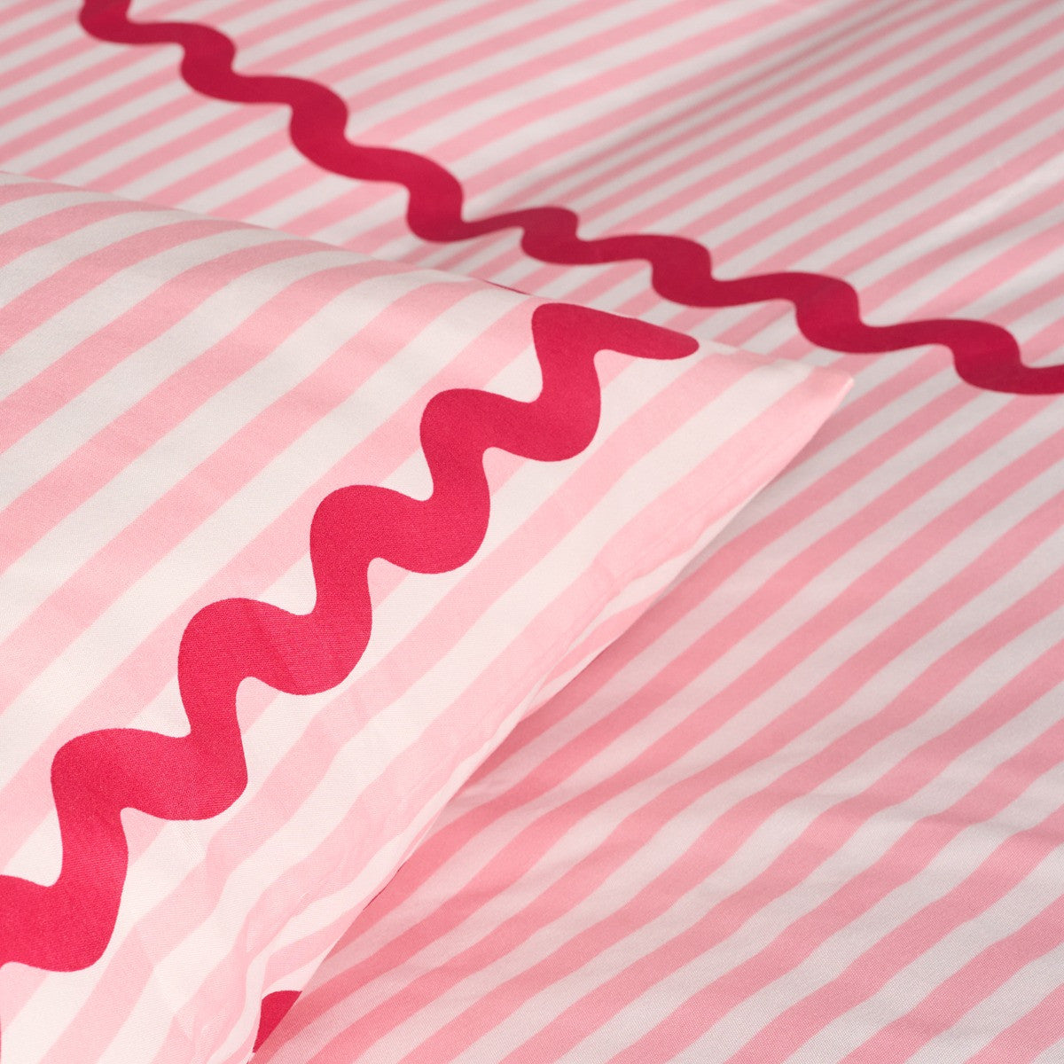 Wave Border Stripe Print Duvet Set - Pink 🇬🇧