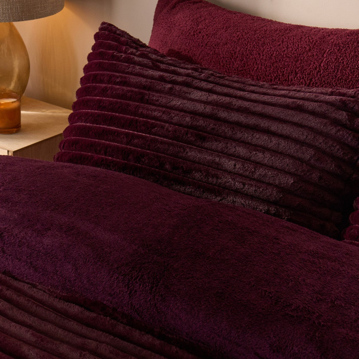 Ribbed Faux Fur Duvet Cover Set - Burgundy 🇬🇧