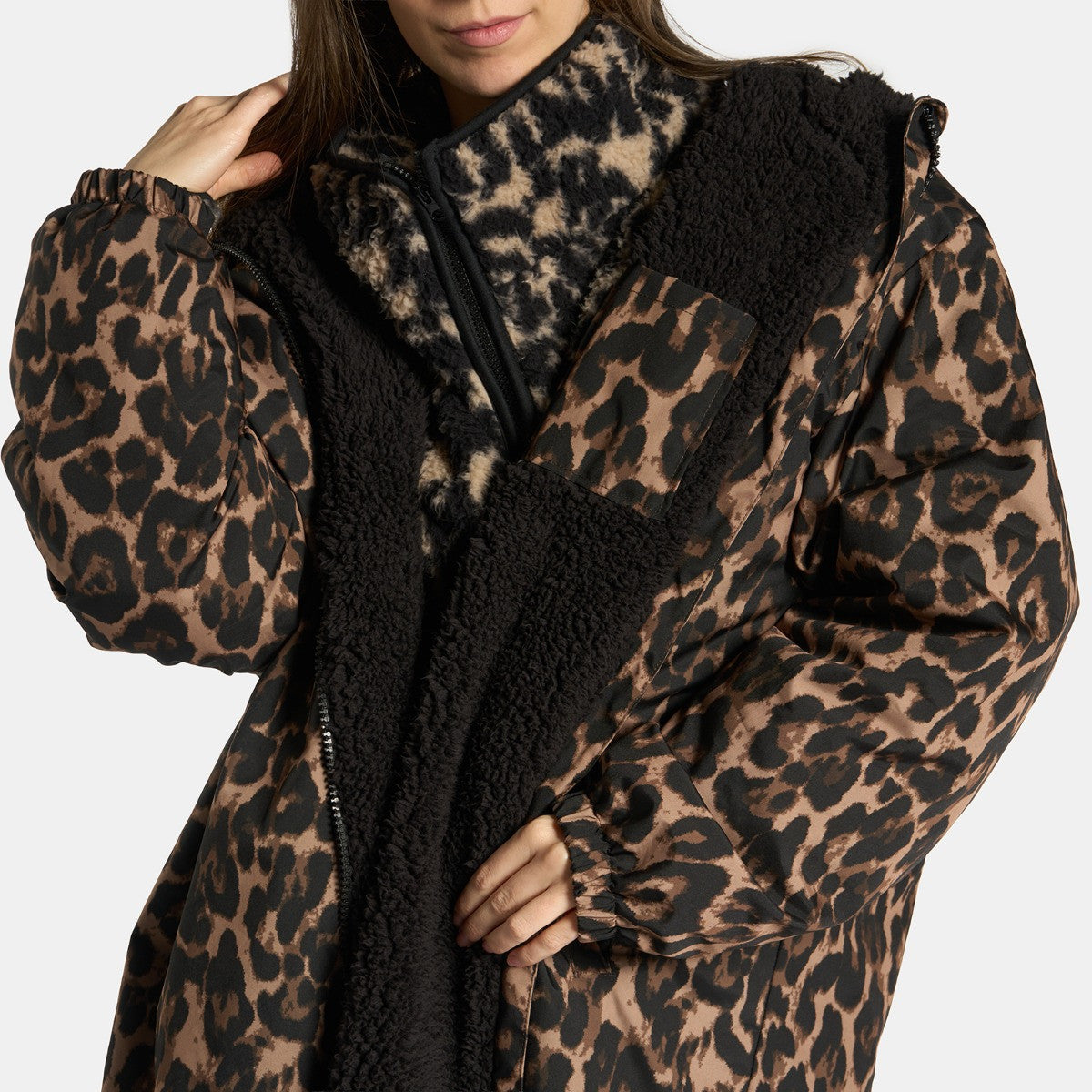Adults Water Resistant Leopard Print Sherpa Drying Robe - Natural 🇬🇧