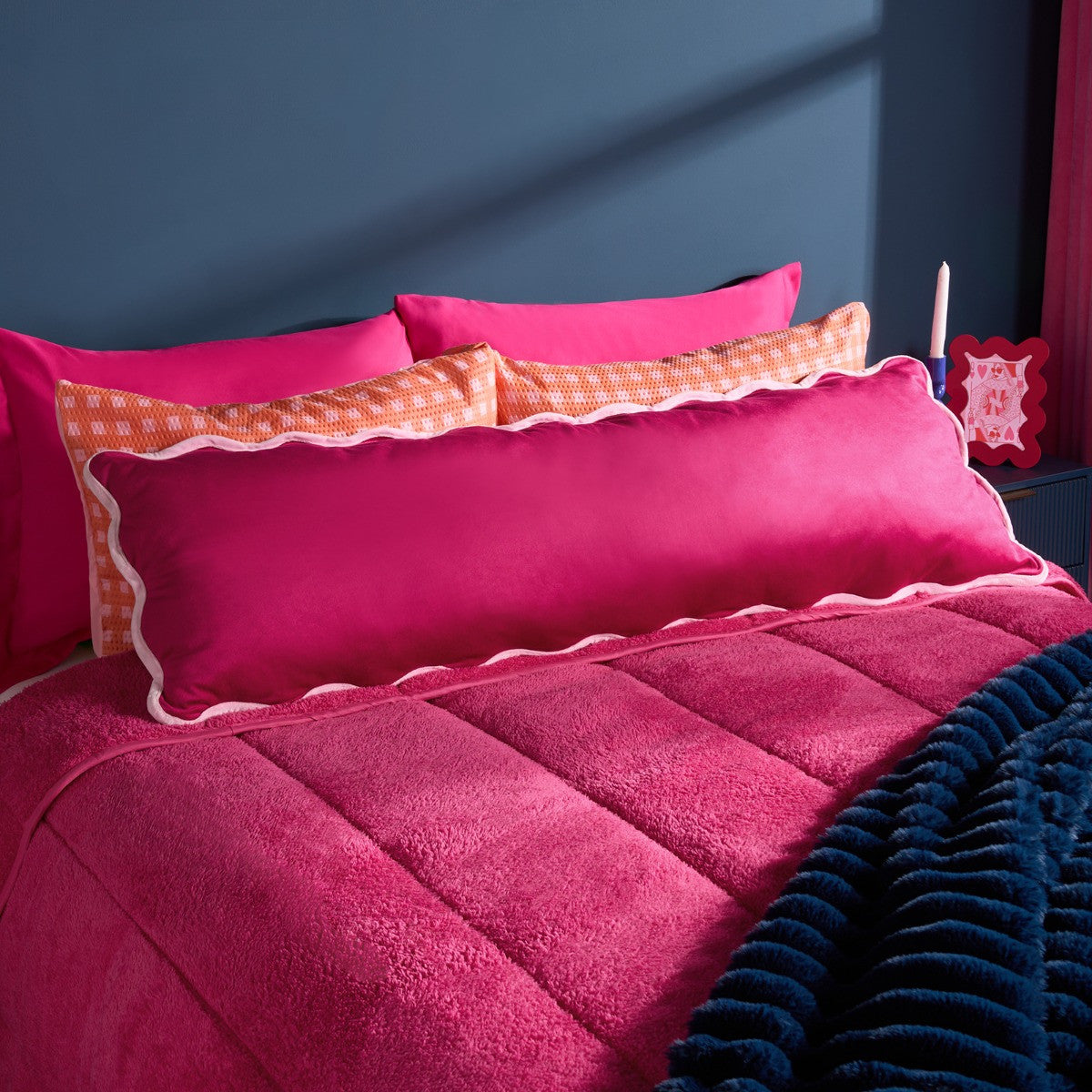 Scallop Piped Edge Bolster Pillow - Burgundy/Pink 🇬🇧