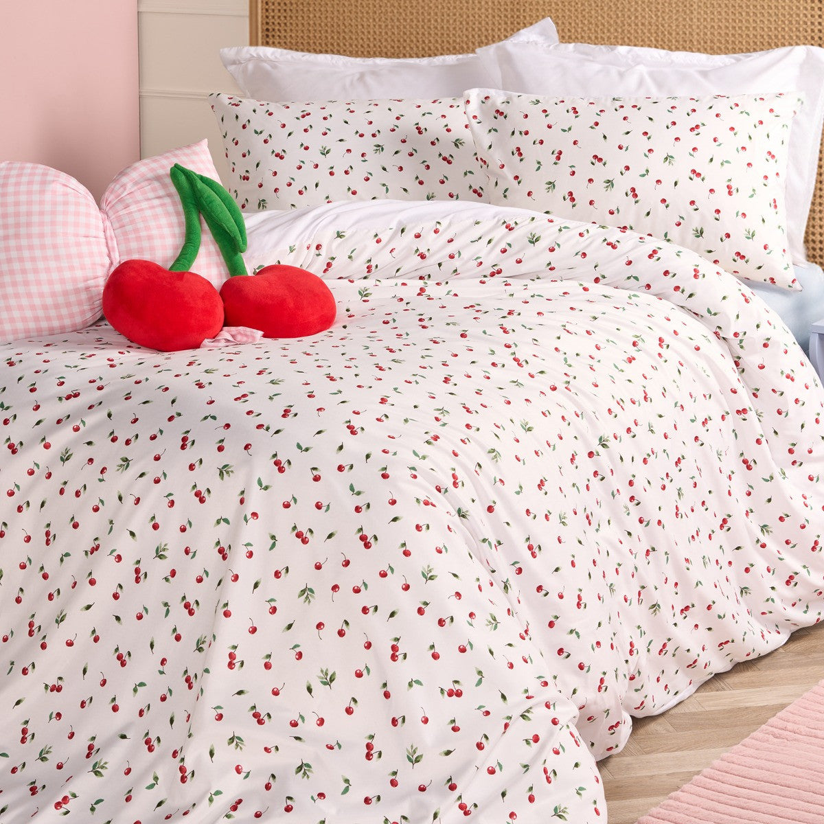 Ditsy Cherry Duvet Set - White/Red 🇬🇧