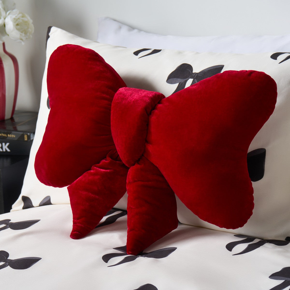 Velvet Bow Shaped Cushion.🇬🇧