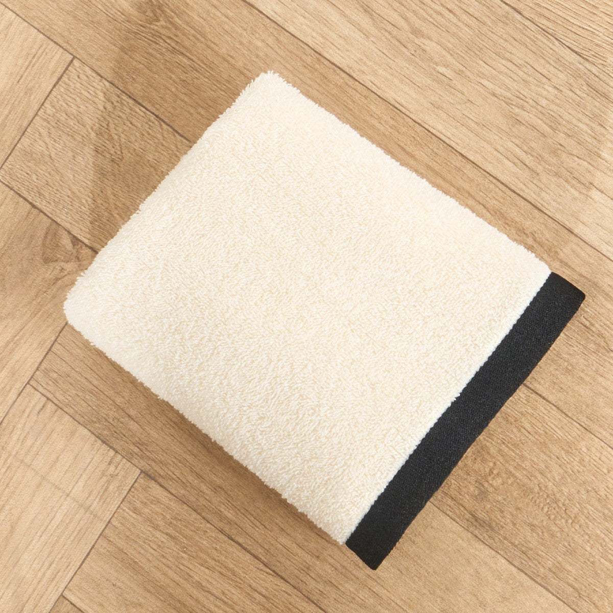 100% Cotton Border Trim Towel - Cream/Black 🇬🇧
