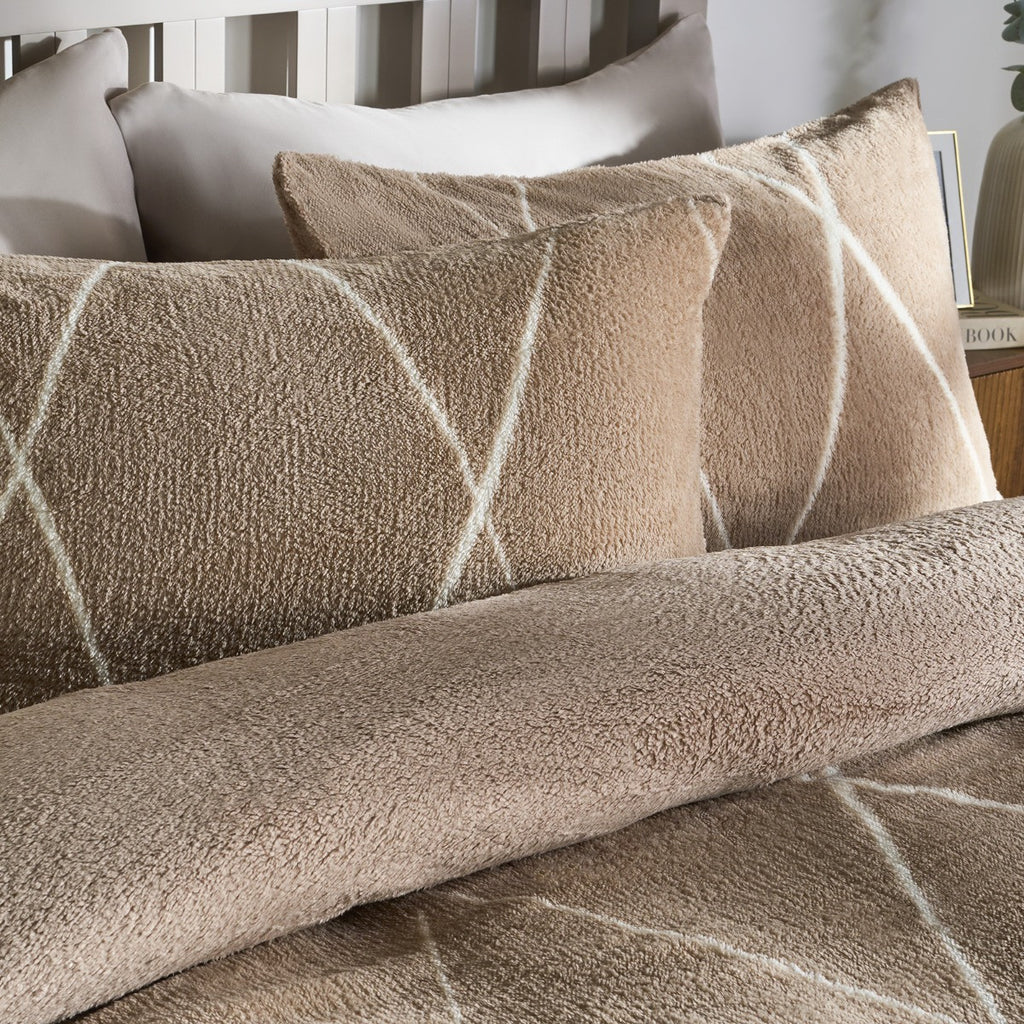 Diamond Check Teddy Fleece Duvet Cover Set - Natural 🇬🇧